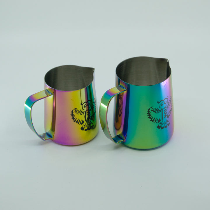 Dario Pieber Latte Art Milch Pitcher - Coffee Coaching Club