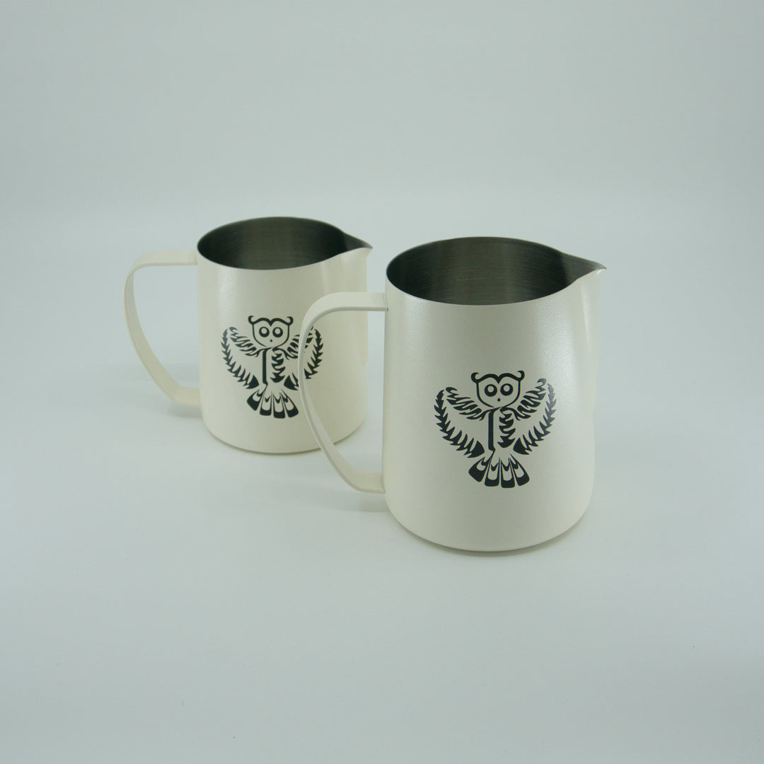 Dario Pieber Latte Art Milch Pitcher - Coffee Coaching Club