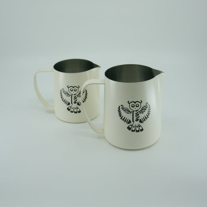 Dario Pieber Latte Art Milch Pitcher - Coffee Coaching Club
