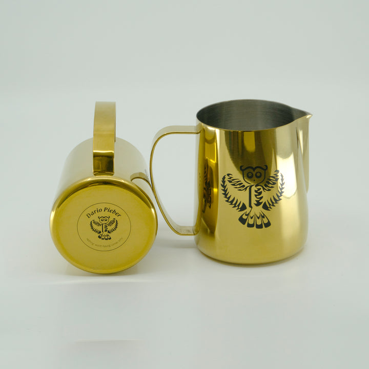 Dario Pieber Latte Art Milch Pitcher - Coffee Coaching Club