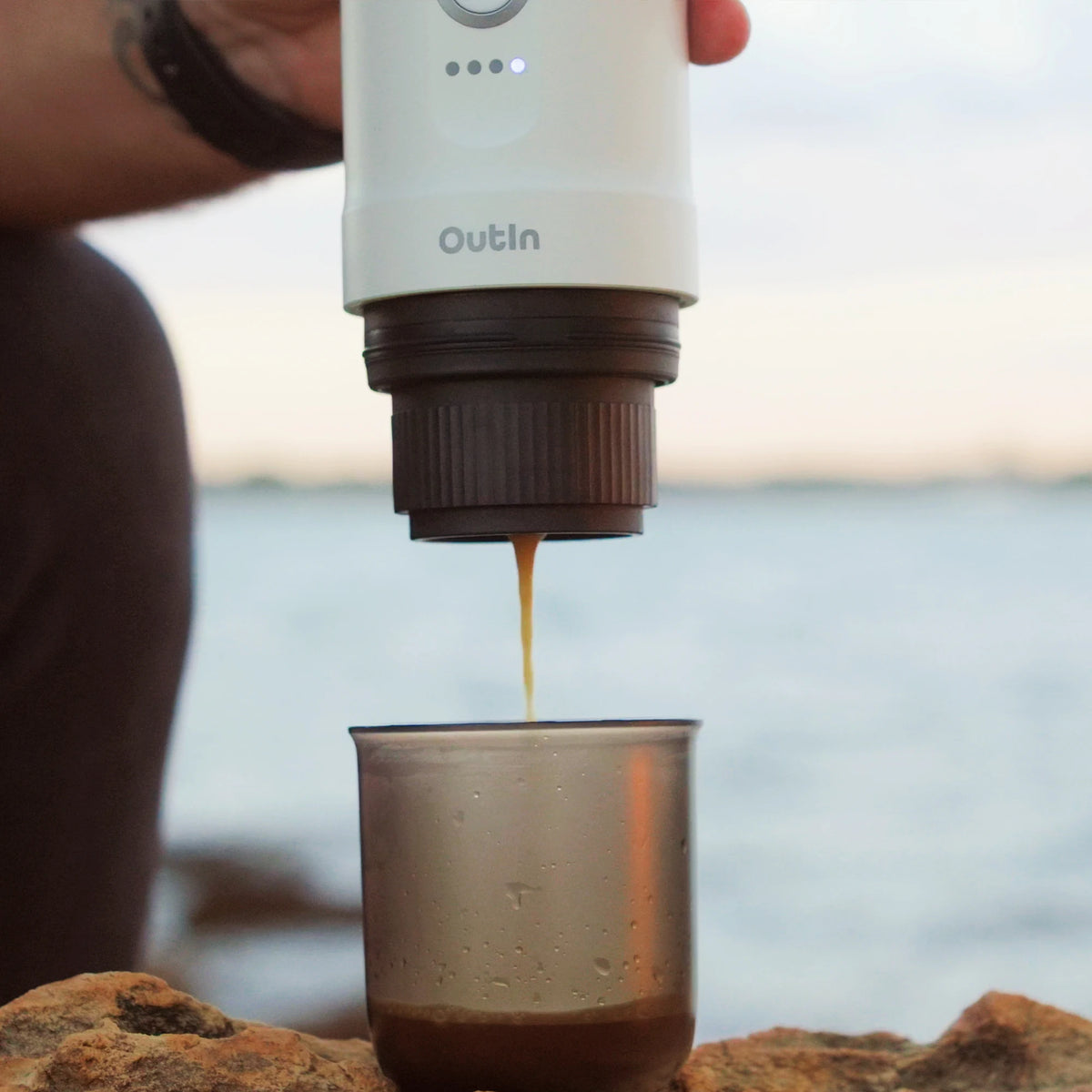 Outin Nano Tragbare Espresso Maschine (Pearl White) - Coffee Coaching Club