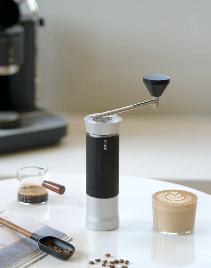Millab M01 Timemore Hand Grinder – Präzision neu definiert - Coffee Coaching Club GmbH