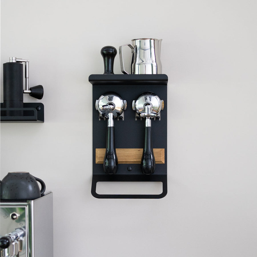 Flate - Kompaktes Barista Regal mit Siebträgerhalter für Barista Zubehör - Coffee Coaching Club