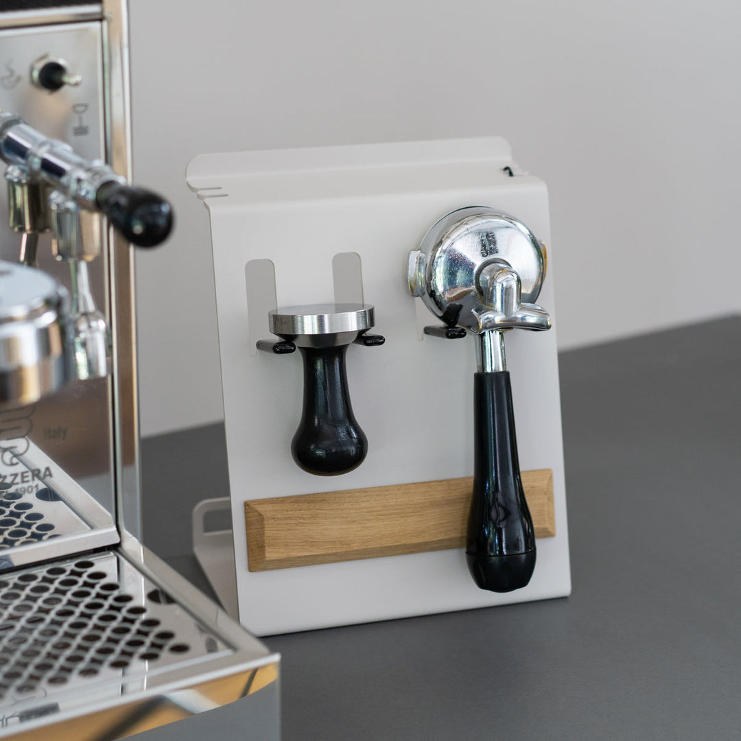 Flate - Kompakte Barista Station mit Siebträgerhalter für Barista Zubehör - Coffee Coaching Club