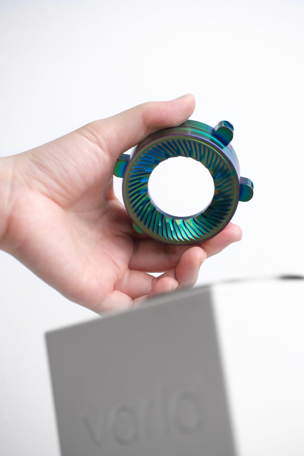 Varia VS6 - Hypernova Iridescent Titanium 58mm Flachmahlscheiben – Dein Upgrade für die VS6 Mühle - Coffee Coaching Club