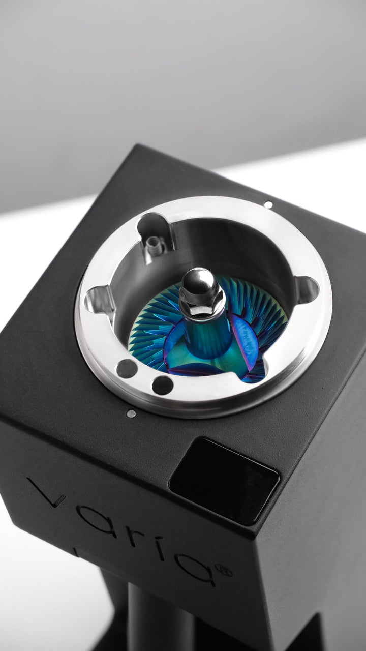 Varia VS6 - Hypernova Iridescent Titanium 58mm Flachmahlscheiben – Dein Upgrade für die VS6 Mühle - Coffee Coaching Club