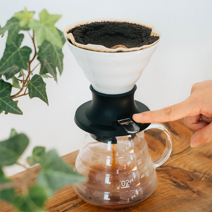Der Hario V60 Keramik oder Glas Immersion Coffee Dripper SWITCH - Coffee Coaching Club