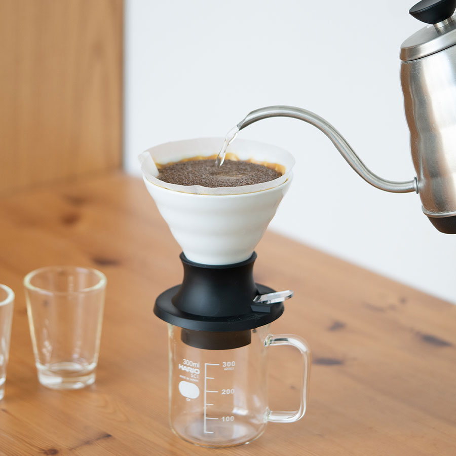 Der Hario V60 Keramik oder Glas Immersion Coffee Dripper SWITCH - Coffee Coaching Club