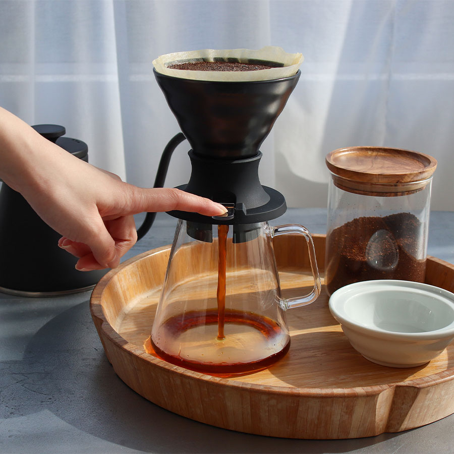 Der Hario V60 Keramik oder Glas Immersion Coffee Dripper SWITCH - Coffee Coaching Club