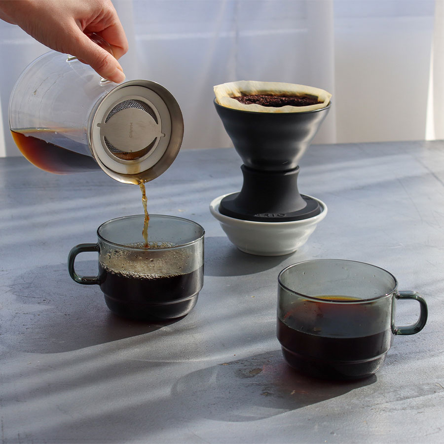 Der Hario V60 Keramik oder Glas Immersion Coffee Dripper SWITCH - Coffee Coaching Club