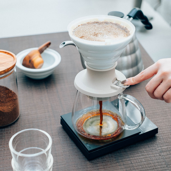 Der Hario V60 Keramik oder Glas Immersion Coffee Dripper SWITCH - Coffee Coaching Club