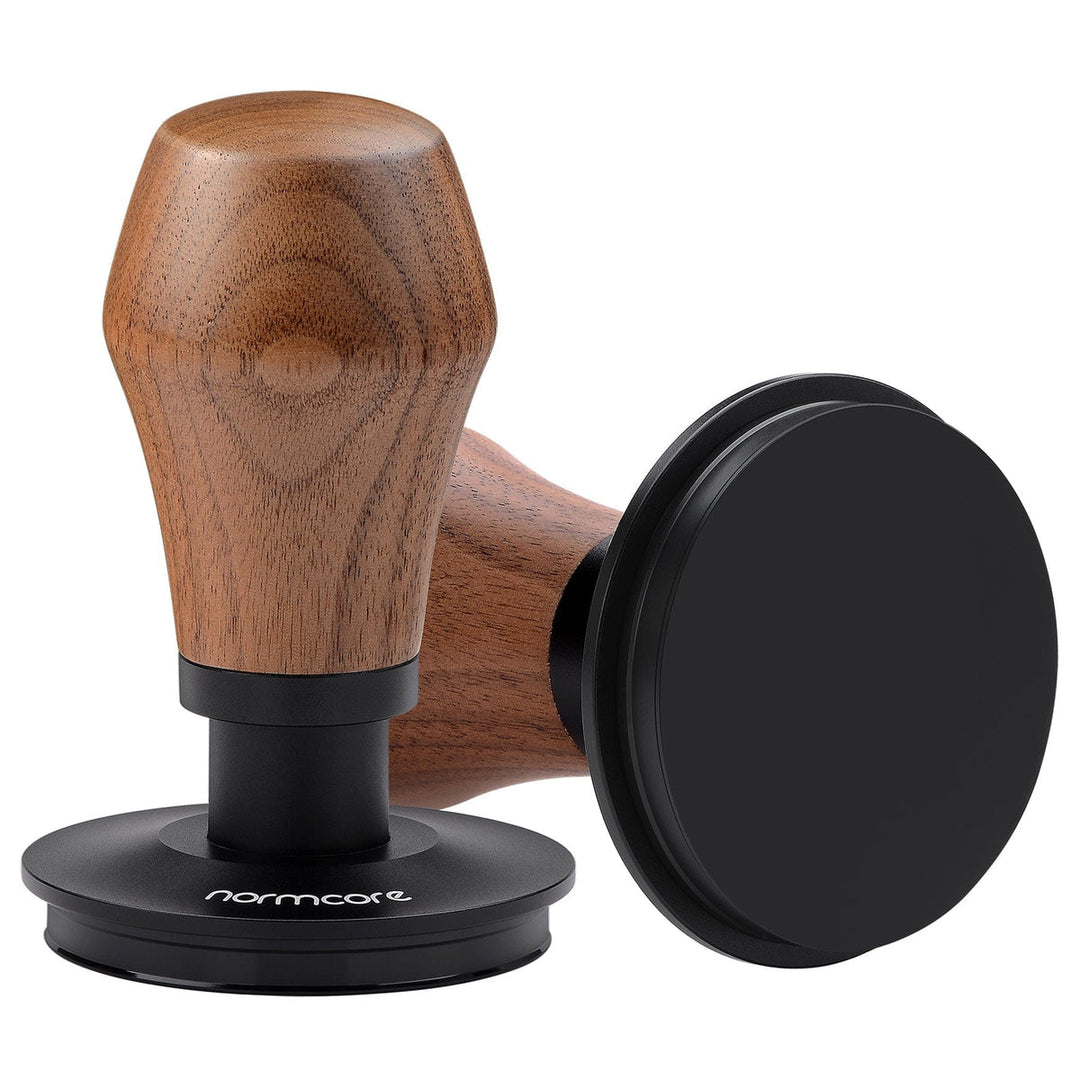 Normcore Premium Tamper Druckregulierend Titan PVD beschichtet Nussbaum - Coffee Coaching Club