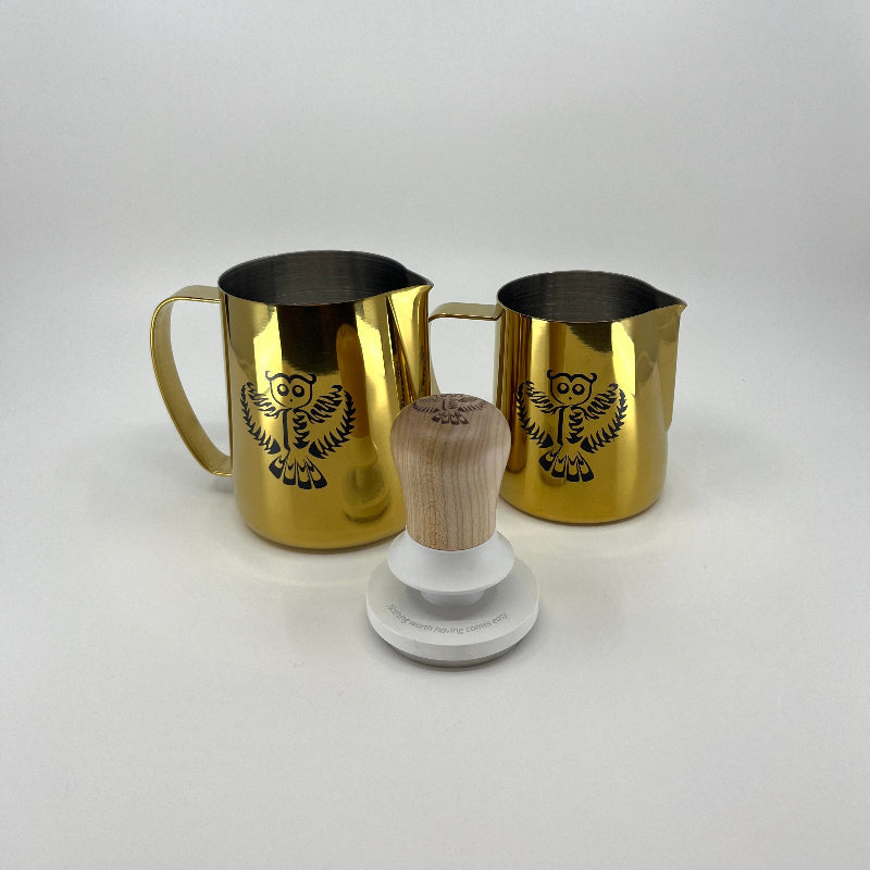 Dario Pieber Pro Bundle 2 Pitcher und Tamper - Coffee Coaching Club GmbH