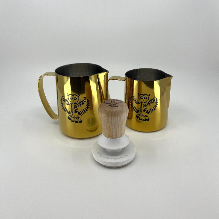 Dario Pieber Pro Bundle 2 Pitcher und Tamper - Coffee Coaching Club GmbH