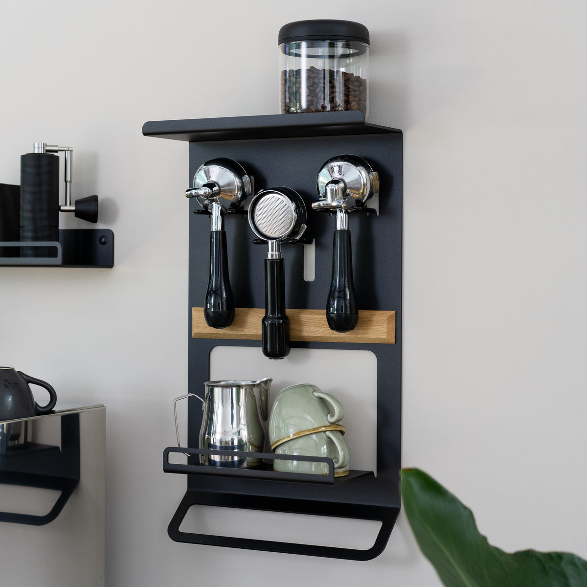 FLATE® Barista Regale: Stilvolle Ordnung für deine Kaffeestation – erhältlich im Coffee Coaching Club (Online, Zürich & Bern)
