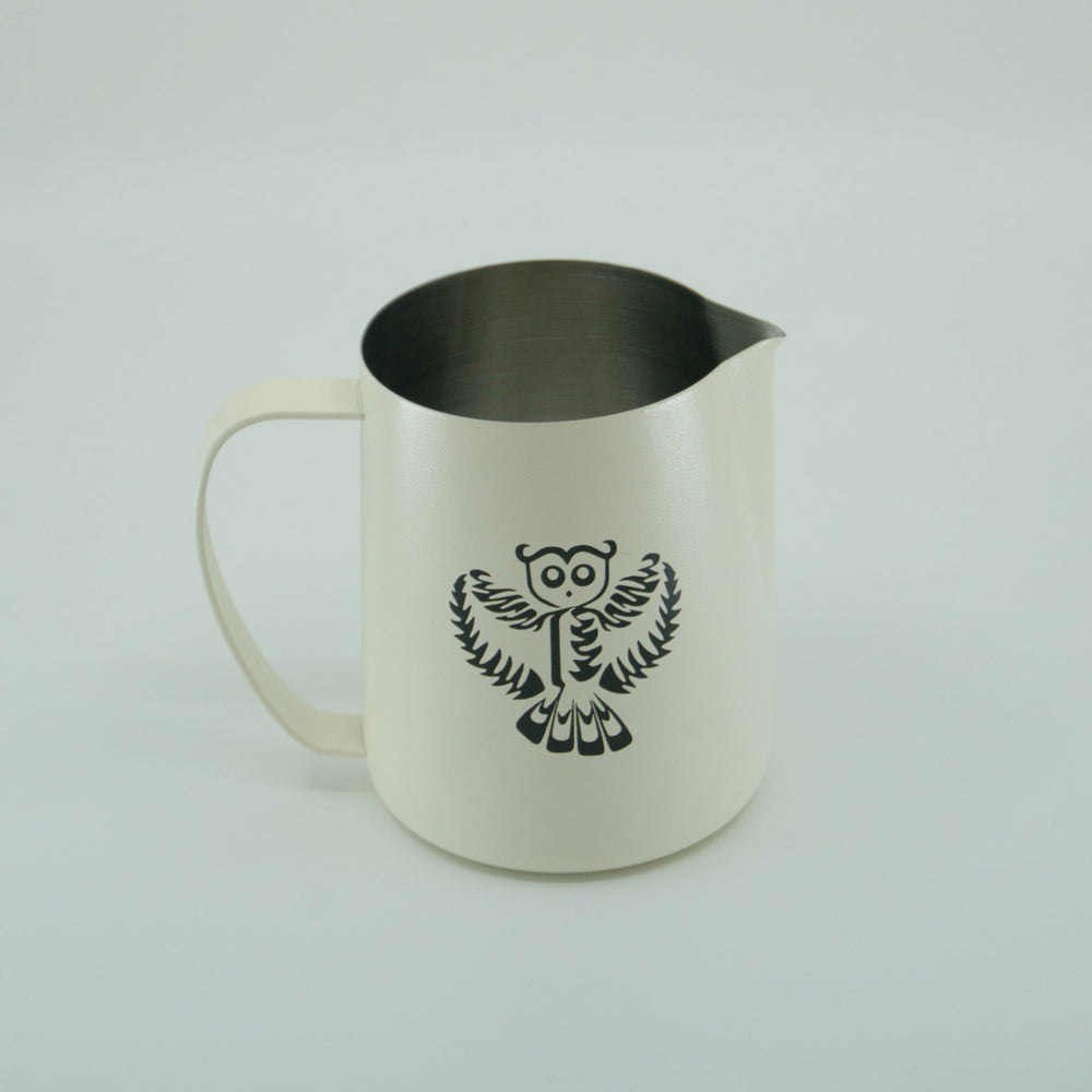 Dario Pieber Latte Art Milch Pitcher - Coffee Coaching Club