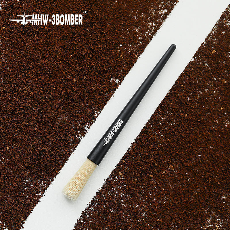Pinceau barista MHW-3BOMBER Pen Brush en noir mat (Matte Black) de 155 mm sur de la mouture
