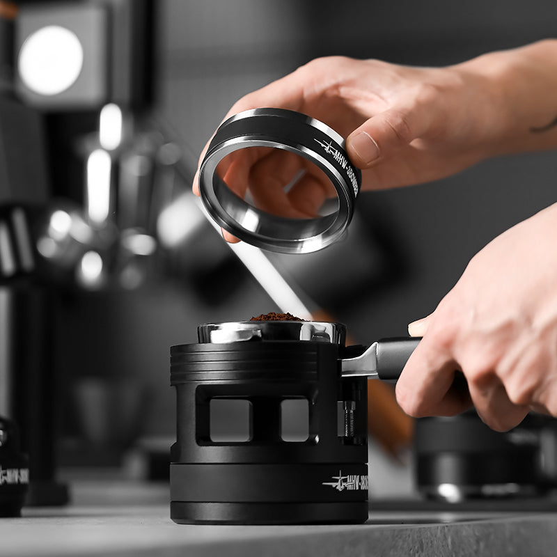 Anneau de dosage magnétique MHW-3BOMBER série Yu 58.35 mm avec maintien magnétique, posé sur le porte-filtre