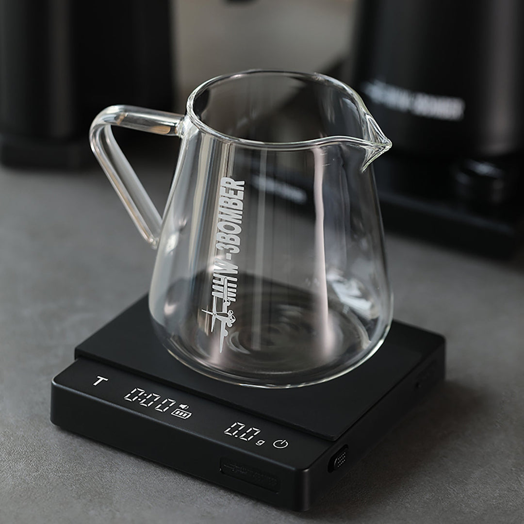 Balance à café MHW-3BOMBER Cube 2.0 en noir (Black) avec verseuse en verre et écran LED