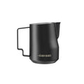 MHW-3BOMBER Turbo Milch Pitcher 350 ml Milchkännchen in Mattschwarz (Matte Black) mit Ausguss in Adlerschnabel-Form, Seitenansicht