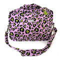 Kikooni Reisetasche Oh Leo Cosmic Lilac Frontansicht mit Schultergurt – Coffee Coaching Club 1