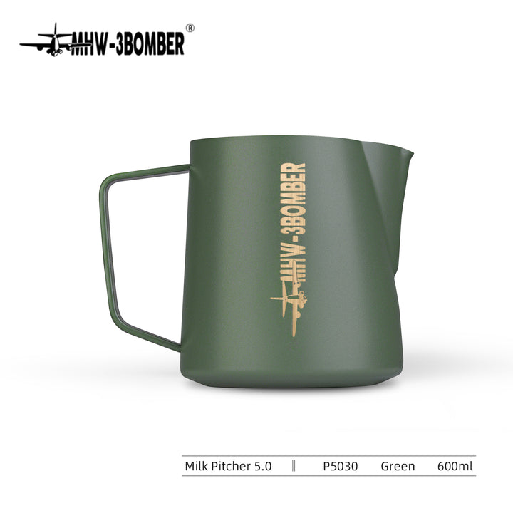 MHW-3BOMBER Milch Pitcher 5.0 Moosgrün 600 ml - Coffee Coaching Club