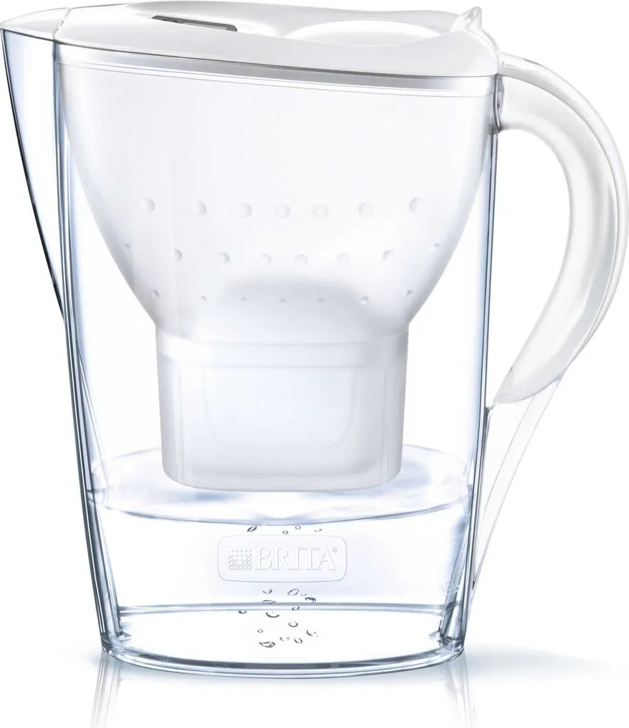 BRITA Marella Cool Wasserfilter-Kanne in Weiss, freigestellt vor weissem Hintergrund - Coffee Coaching Club