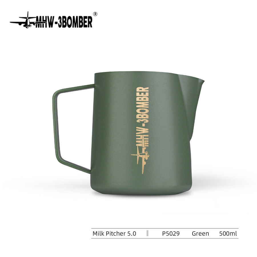 MHW-3BOMBER Milch Pitcher 5.0 Moosgrün 500 ml - Coffee Coaching Club