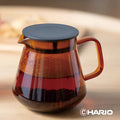 Hario Colors Tea & Coffee Server 600 ml, vidro colorido com tampa-filtro – Coffee Coaching Club 1