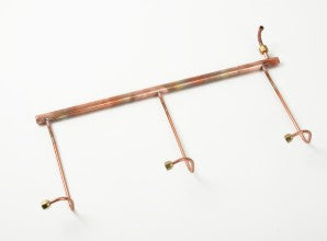 Vorgebogene Kupferleitung mit Überwurfmuttern für eine dreigruppige La Marzocco Espressomaschine
