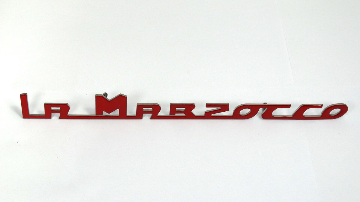 Roter La Marzocco Schriftzug als Ersatzteil für das Seitenpanel der Strada EP1