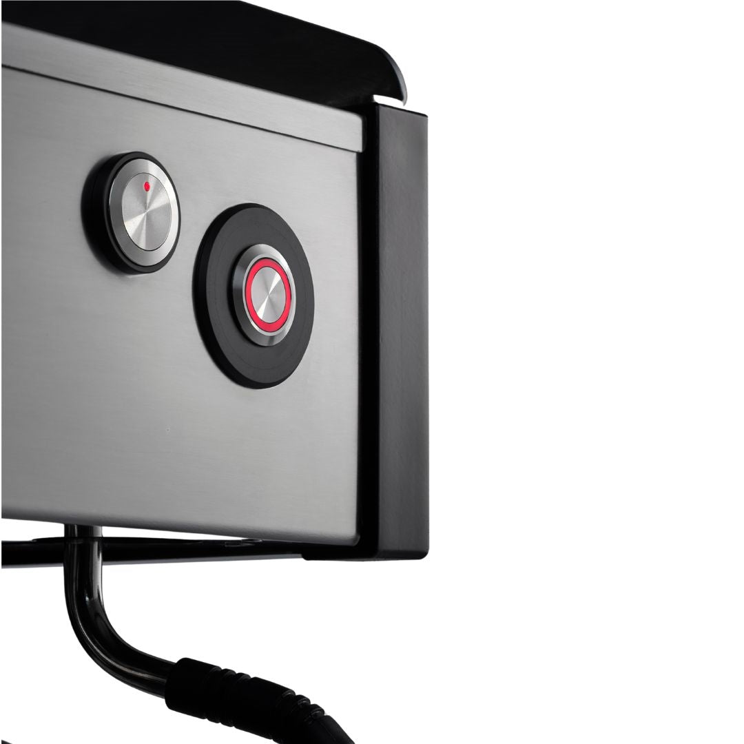 Rot beleuchtete SmartSteam Taste am Bedienfeld der La Marzocco Linea PB X AV