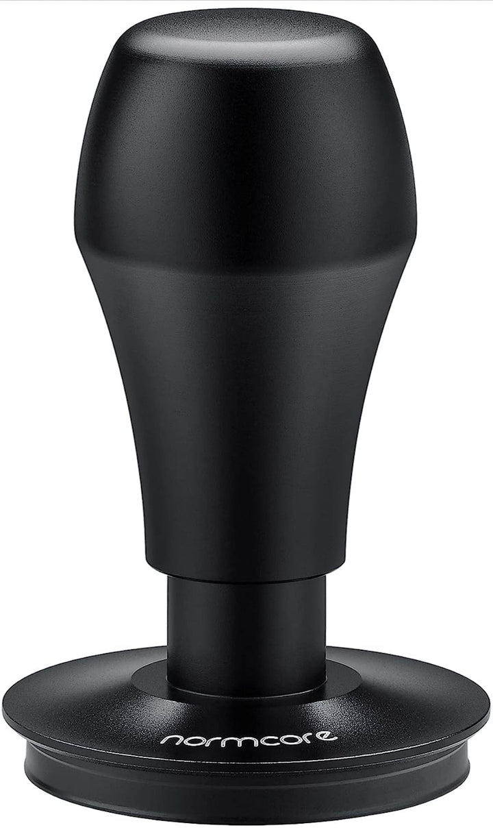 Normcore Tamper Druckregulierend Titan PVD 58.5 mm Stand – Coffee Coaching Club
