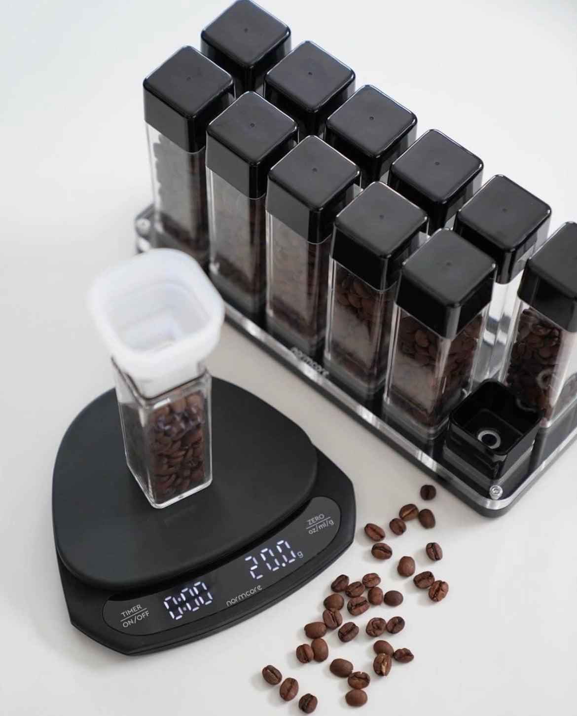 Normcore 12 Tuben Single Dosing Kaffeebohnen Behälter mit Ständer und Trichter - Coffee Coaching Club