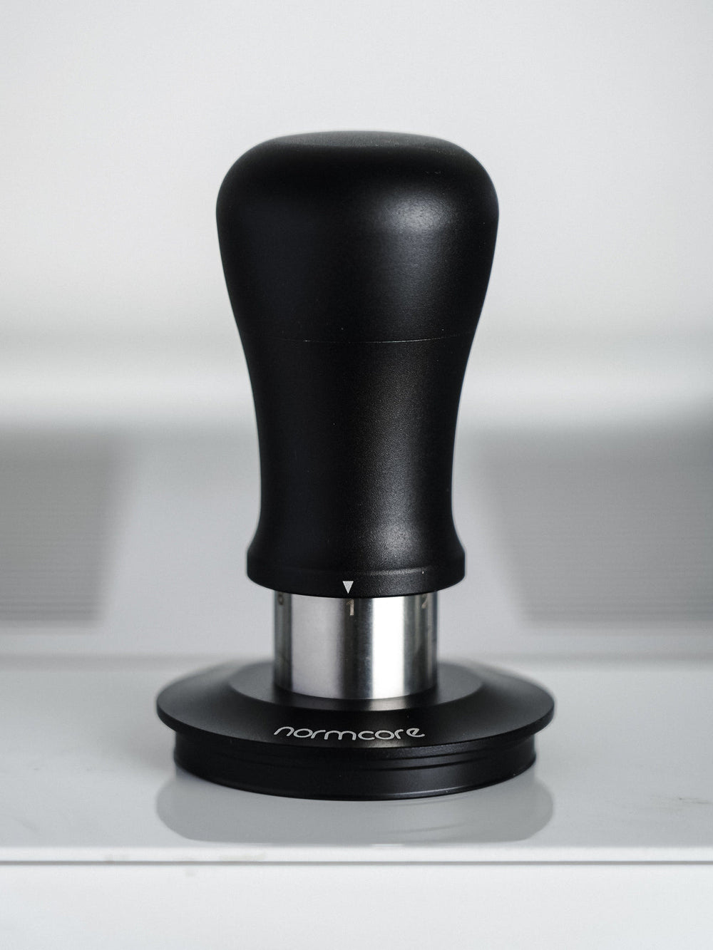 Normcore V5 Spring-Loaded Tamper – Titanium-Coated Precision - Coffee Coaching Club GmbH