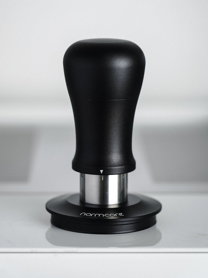 Normcore V5 Spring-Loaded Tamper – Titanium-Coated Precision - Coffee Coaching Club GmbH