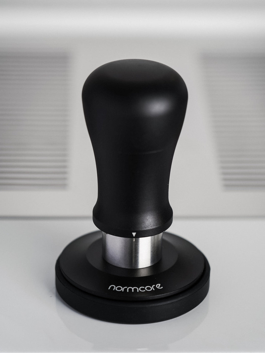 Normcore V5 Spring-Loaded Tamper – Titanium-Coated Precision - Coffee Coaching Club GmbH