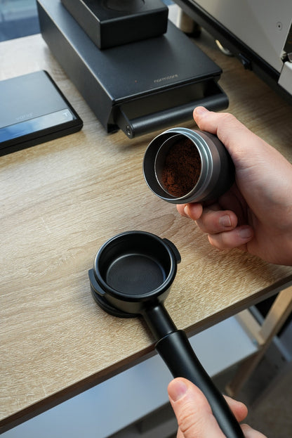 Varia Modularer Kaffee Dosier Becher Schwarz 58 mm - Coffee Coaching Club
