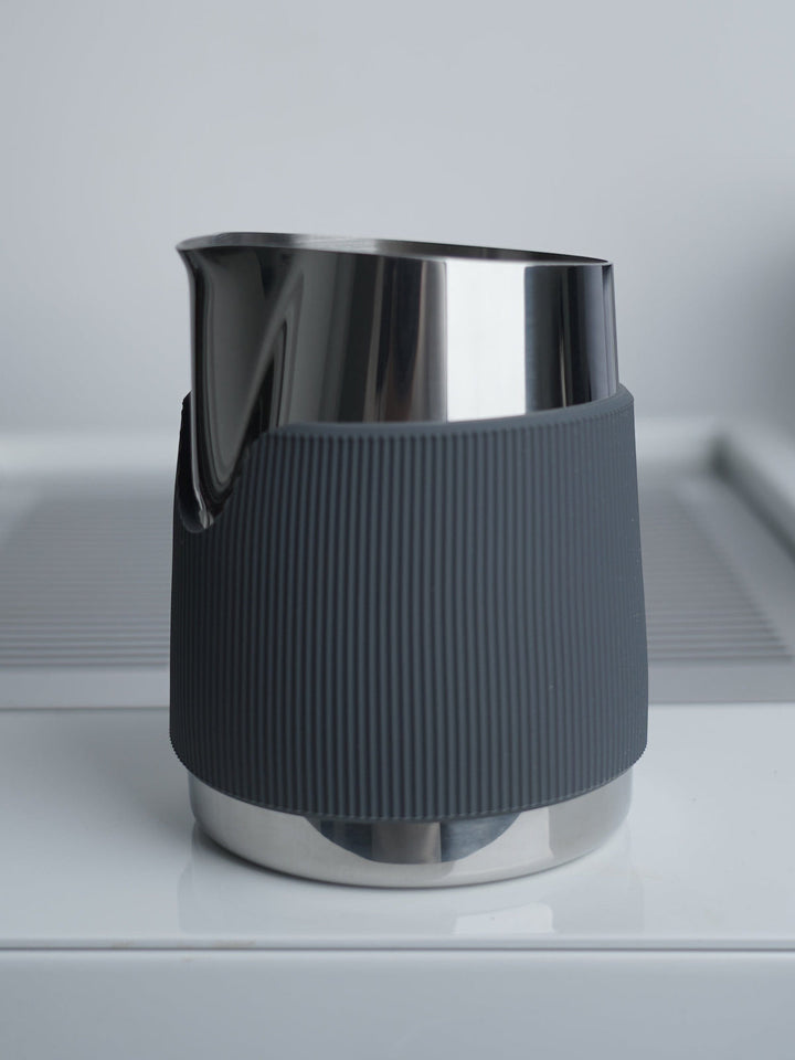 Normcore Premium Handleless Milch Pitcher 450 ml - Coffee Coaching Club GmbH