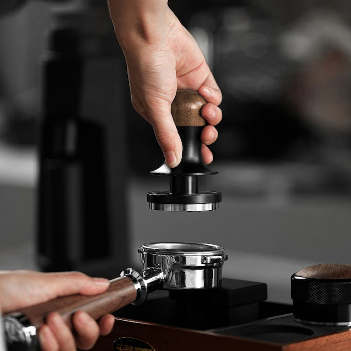 MHW-3BOMBER Espresso-Tamper Flash 58.35 mm: Perfekt für konstante und präzise Extraktionen - Coffee Coaching Club