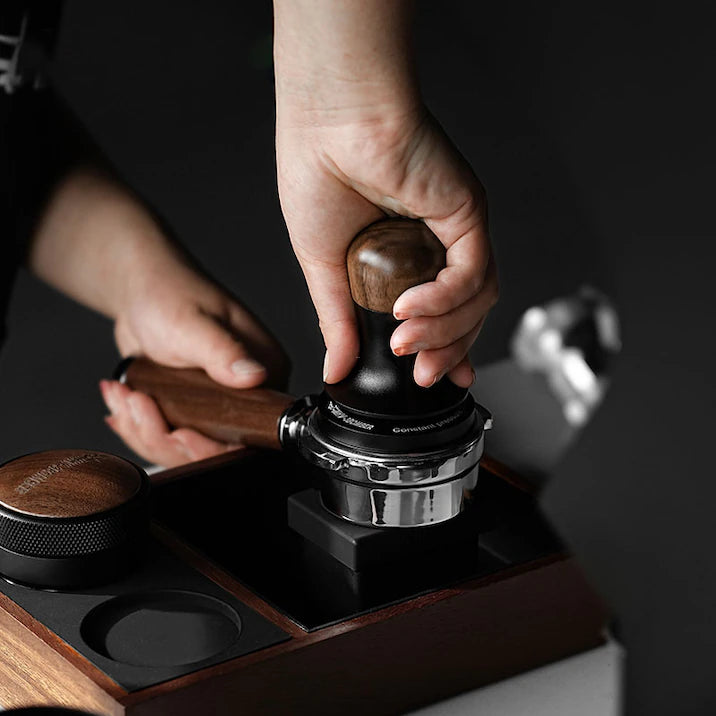 MHW-3BOMBER Espresso-Tamper Flash 58.35 mm: Perfekt für konstante und präzise Extraktionen - Coffee Coaching Club