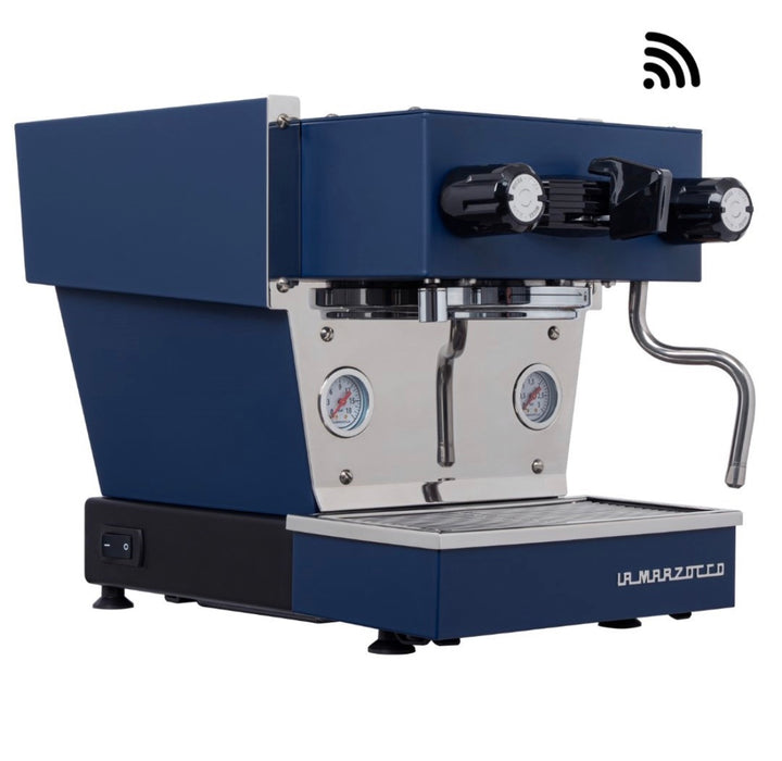 La Marzocco Linea Micra in Blau – Frontansicht halbseitlich – Coffee Coaching Club
