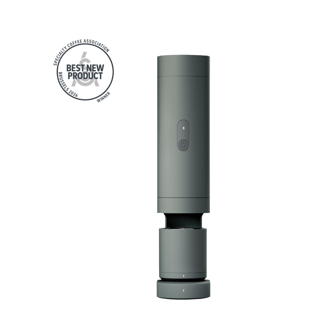 Varia ORBI PRO, máquina de espresso en verde bosque (Forest) en el Home Dock con báscula de taza