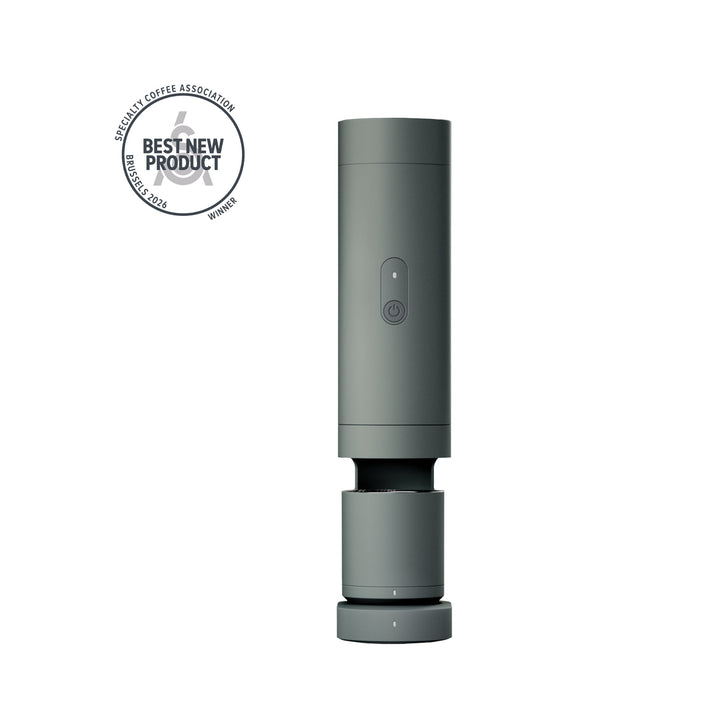 Varia ORBI PRO, máquina de espresso en verde bosque (Forest) en el Home Dock con báscula de taza