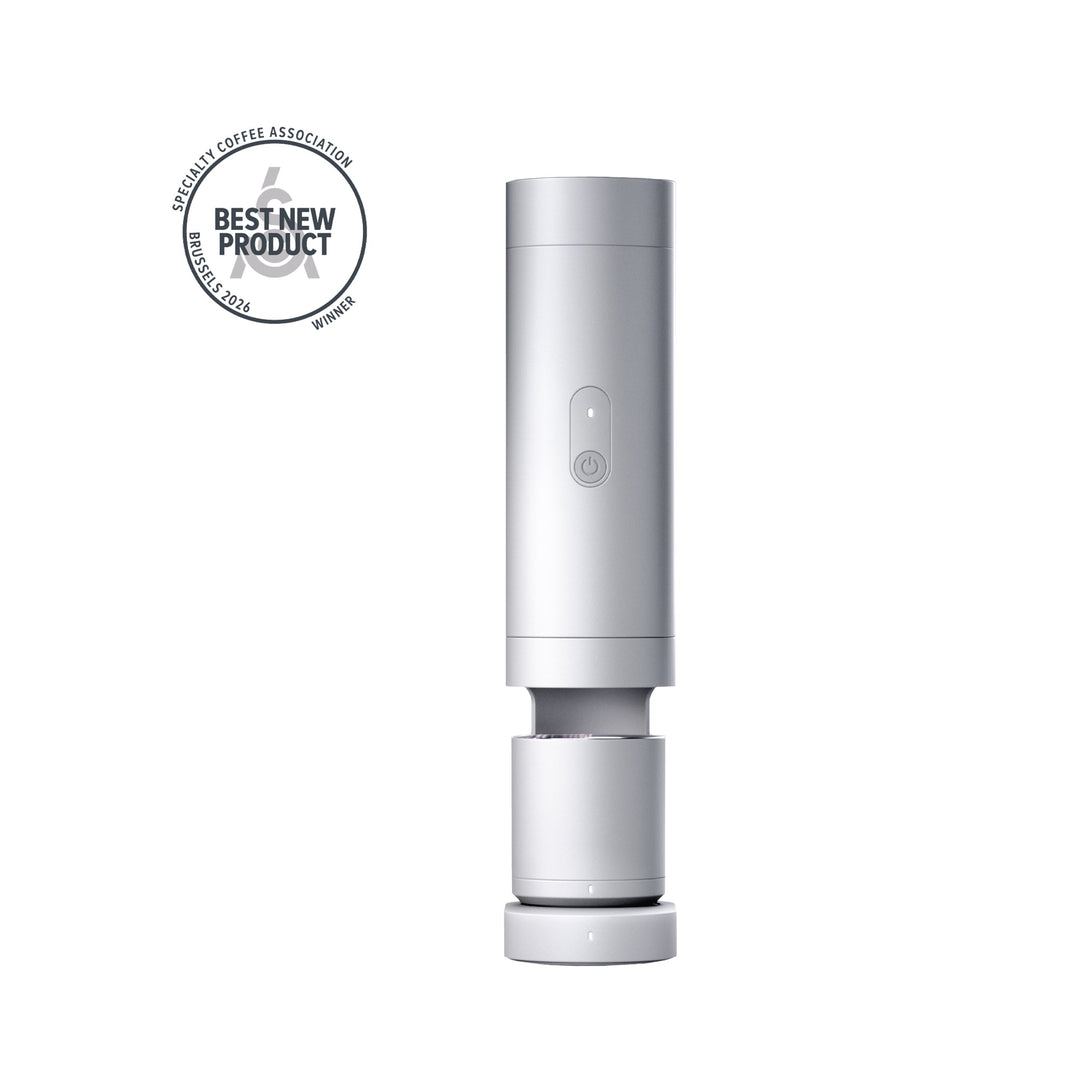 Varia ORBI PRO, máquina de espresso en plata (Silver) en el Home Dock con báscula de taza