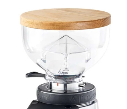 Brewspire Holzdeckel Eiche auf der Fiorenzato AllGround Sense Kaffeemühle