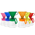 Los seis sets Candy Edition de Hario V60 en fila: rosa, azul, verde, naranja, amarillo y rojo