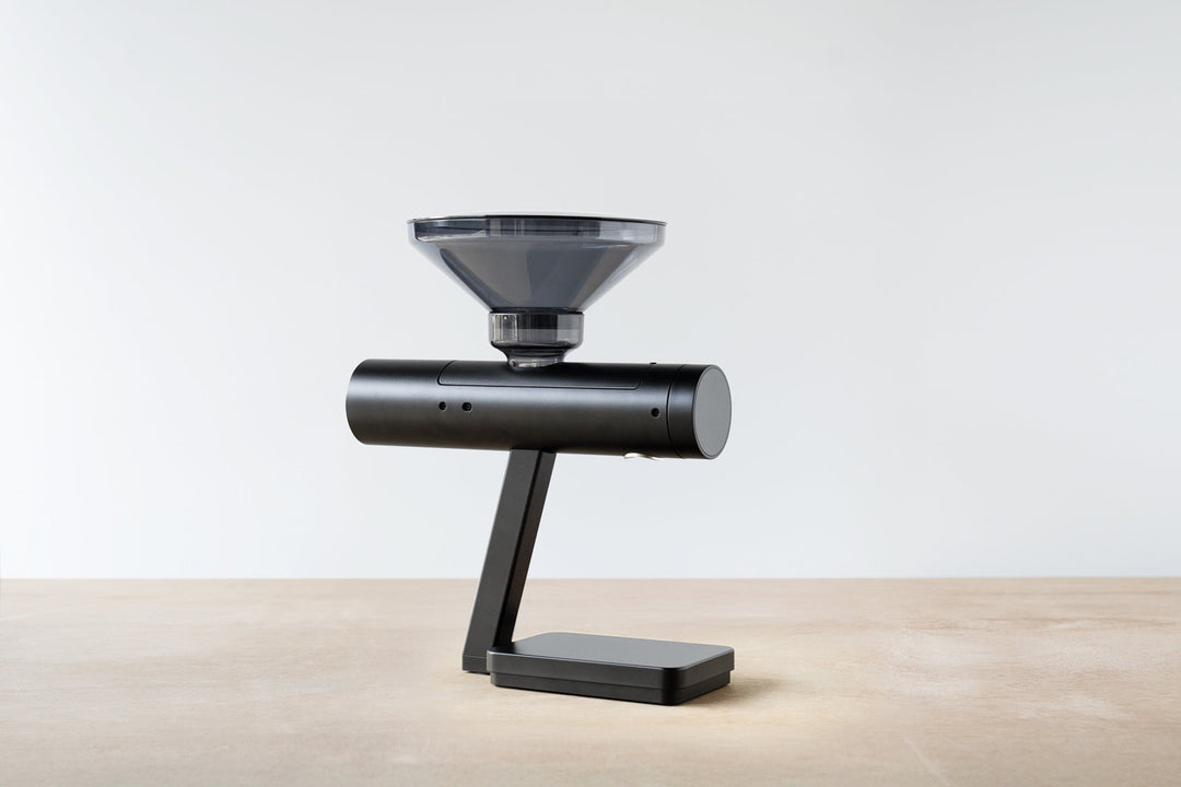 Acaia Orion Mini Bohnendosierer Matte Black von der Seite – Coffee Coaching Club 7