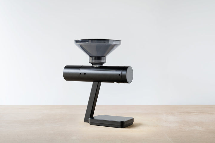Acaia Orion Mini Bohnendosierer Matte Black von der Seite – Coffee Coaching Club 7