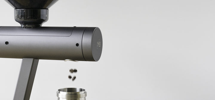 Acaia Orion Mini Space Gray, Bohnen fallen in den Becher – Coffee Coaching Club 14